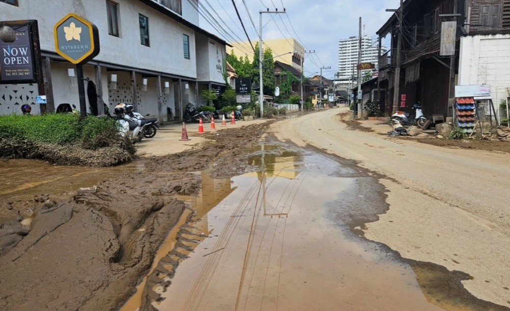 泰国新闻：“清迈市政府”封闭9条道路，加快清洁工作，垃圾散发出腐臭味