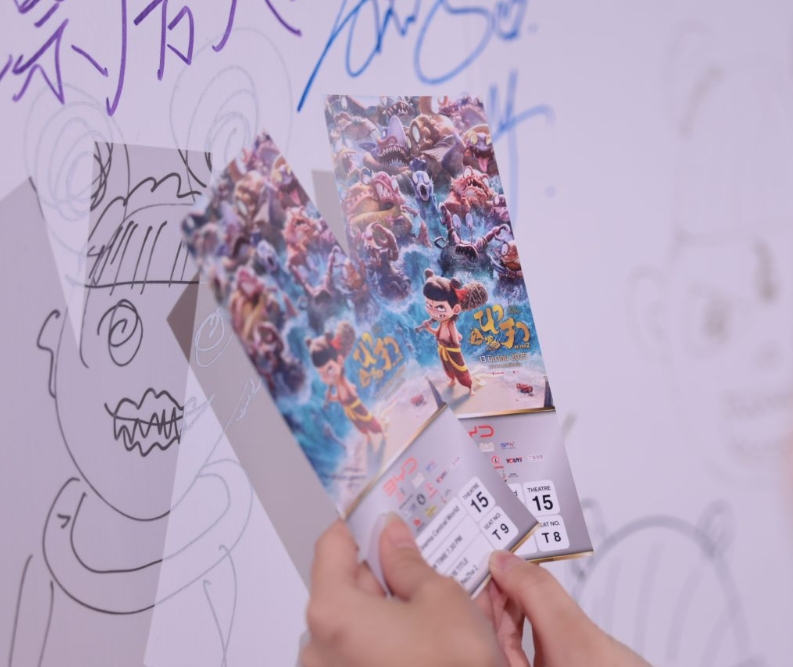 涂鸦墙留“I Love NAJA”！「哪吒2魔童闹海」泰国首映燃爆.png