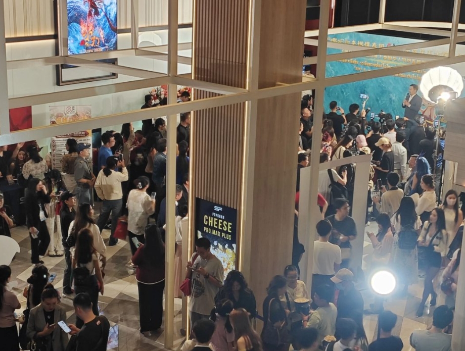 《哪吒2》在泰上映首日，挤爆了！！！.png