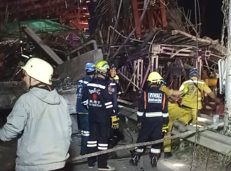 突发！曼谷拉玛二高速桥梁坍塌，致5死27伤.png